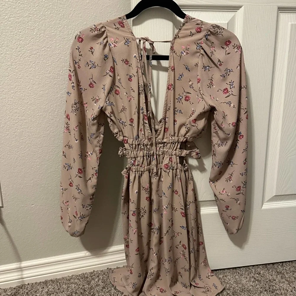 Dress - Picture 3 of 3